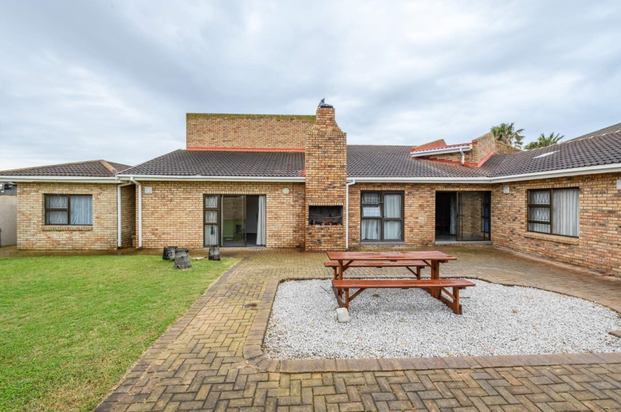 12 Bedroom Property for Sale in Summerstrand Eastern Cape